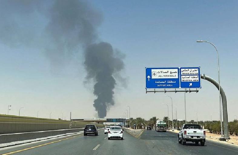Houthi attacks kill three at Riyadh airport